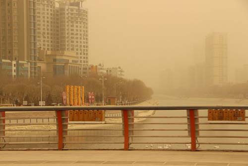 说明: 2016年3月3日巴州多地遭遇沙尘天气