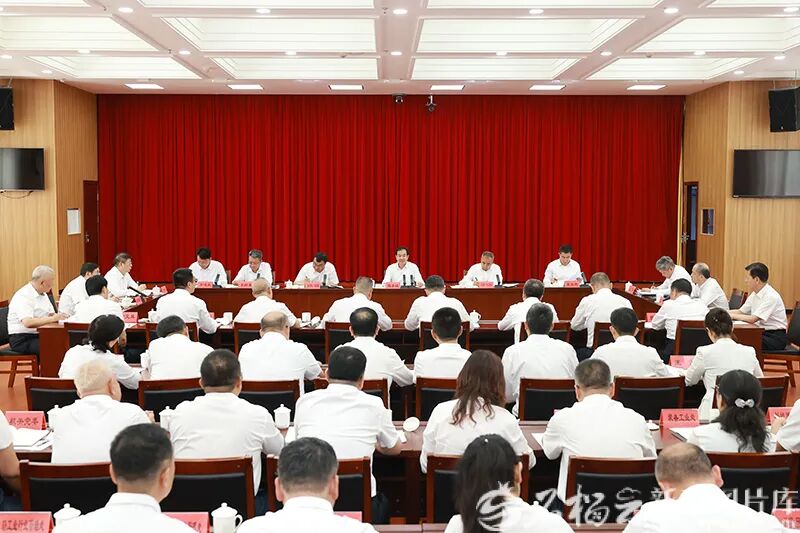 陈小江艾尔肯·吐尼亚孜在自治区工信厅调研座谈